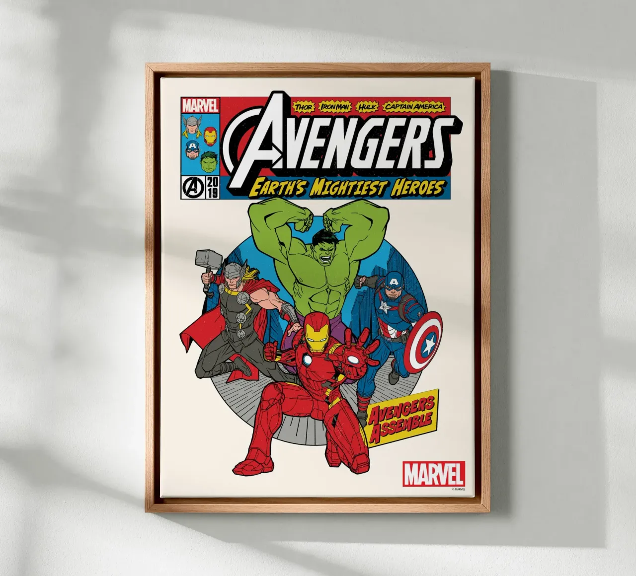 The Avengers essemble tela con Cornice a cassetta da MARVEL Designs by JUNIQE
