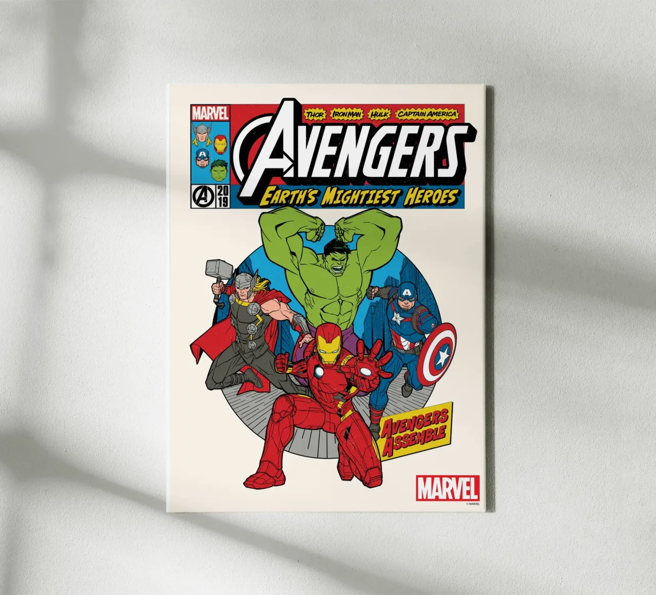 The Avengers essemble tela con Cornice a cassetta da MARVEL Designs by JUNIQE