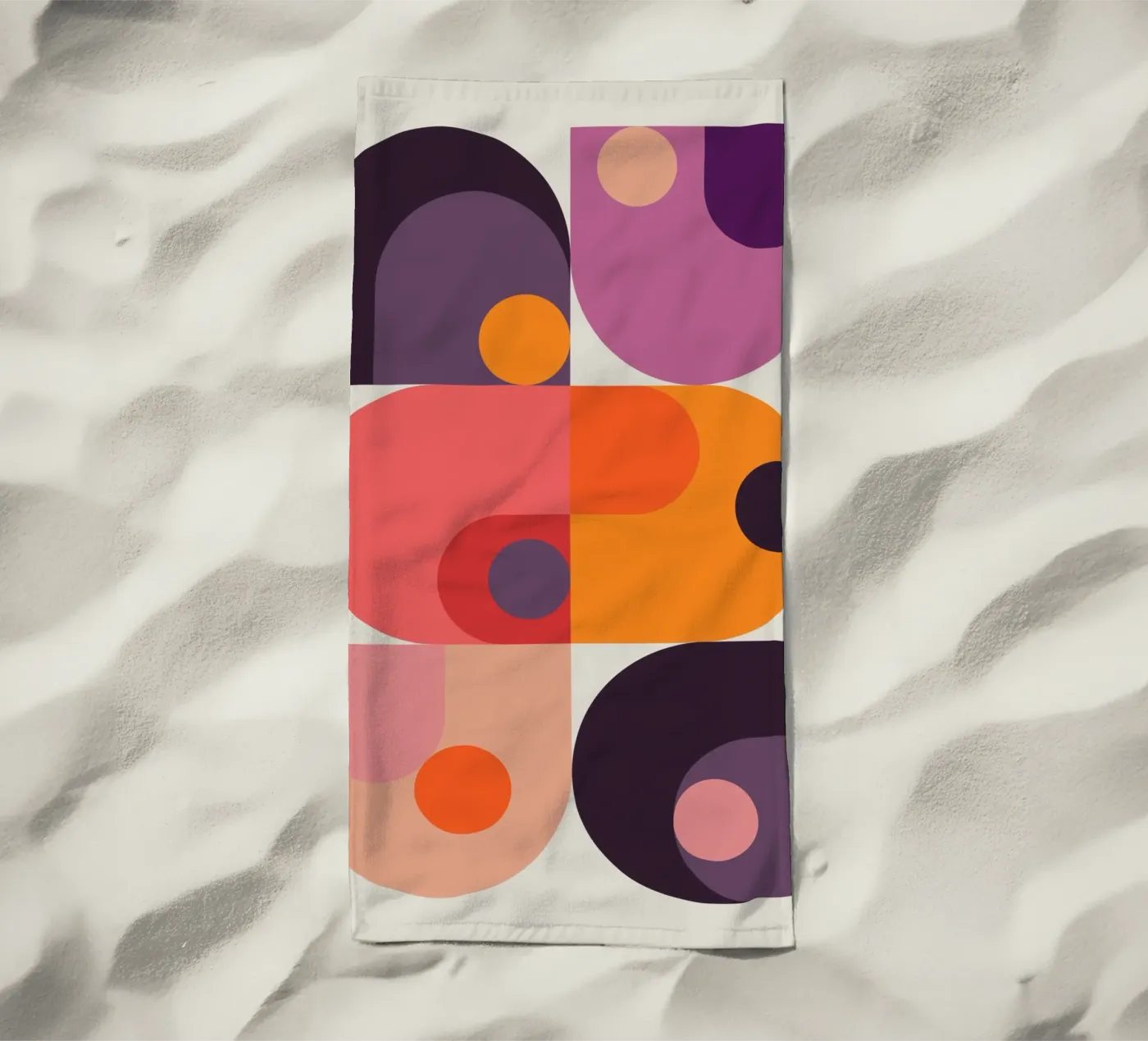 Bombshells IV Strandtuch von susanapaz