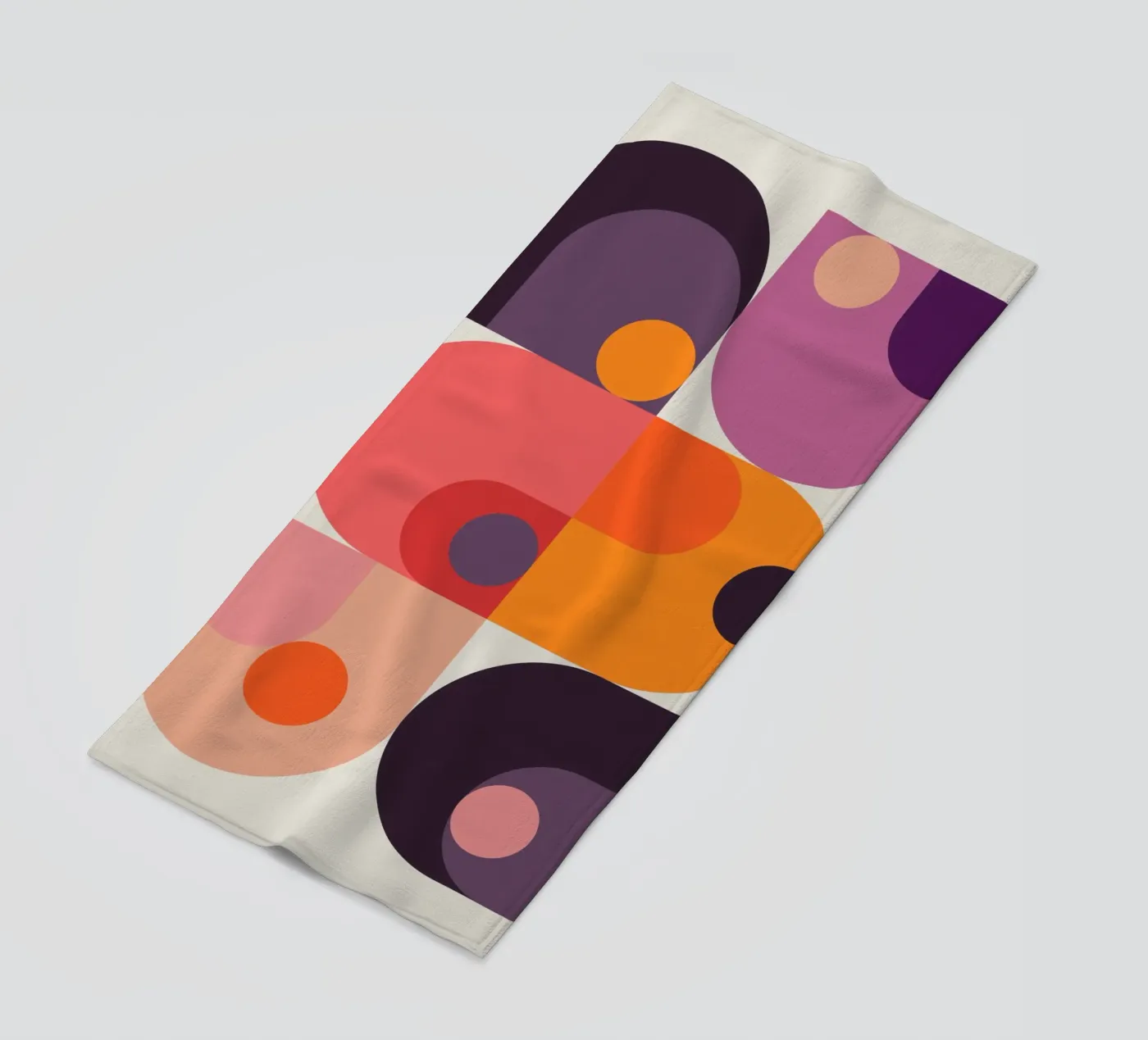 Bombshells IV Strandtuch von susanapaz