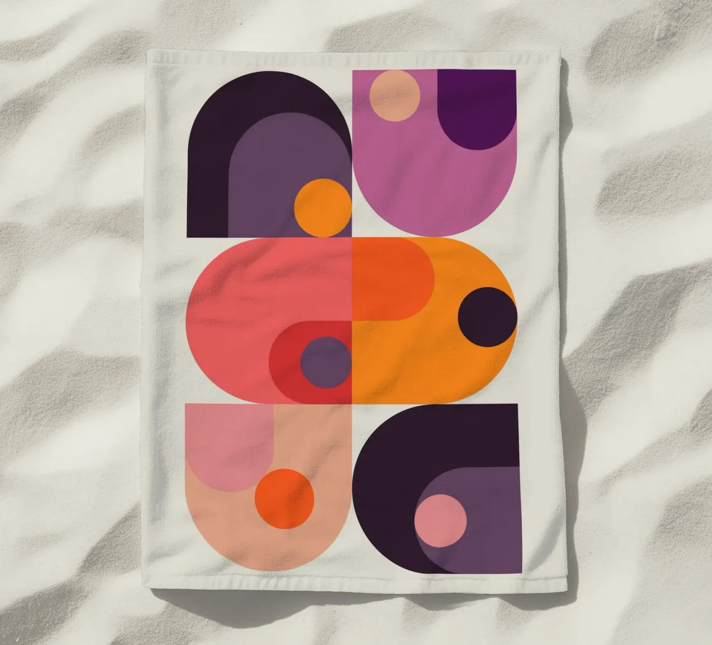 Bombshells IV Strandtuch von susanapaz