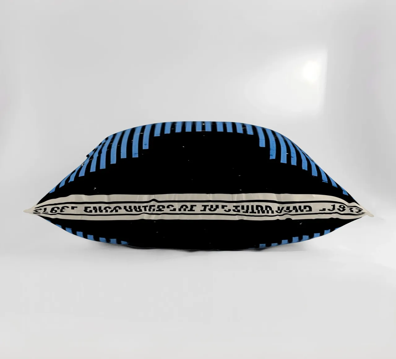 Close Encounters of the Third Kind cuscino da TheArtstudio