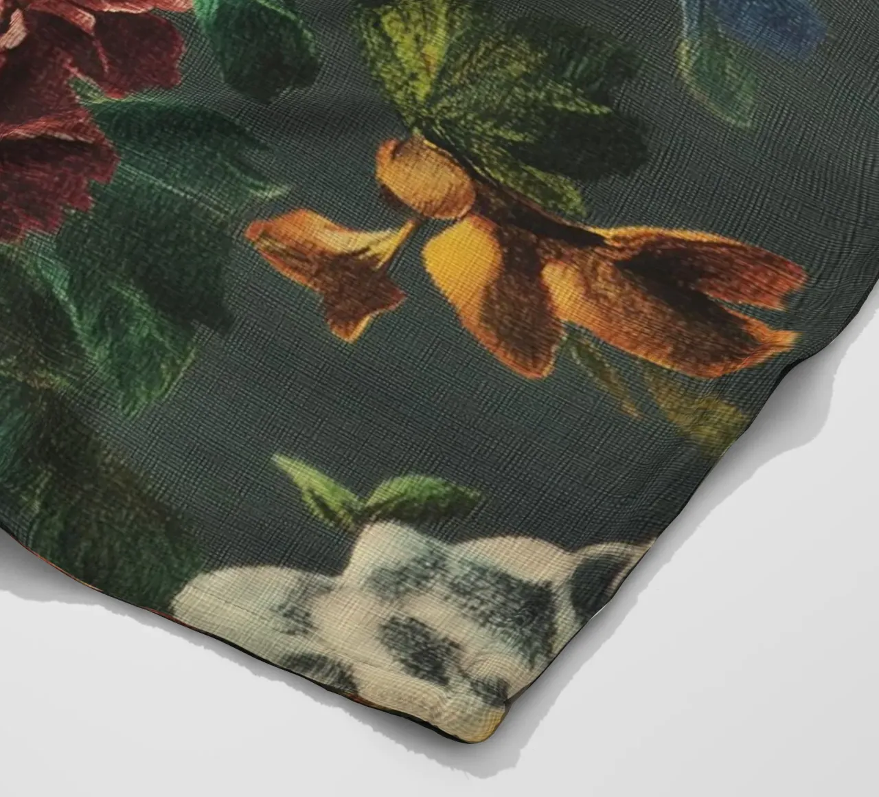 Fiori rinascimentali con uccello coperta in pile da Carinaprint