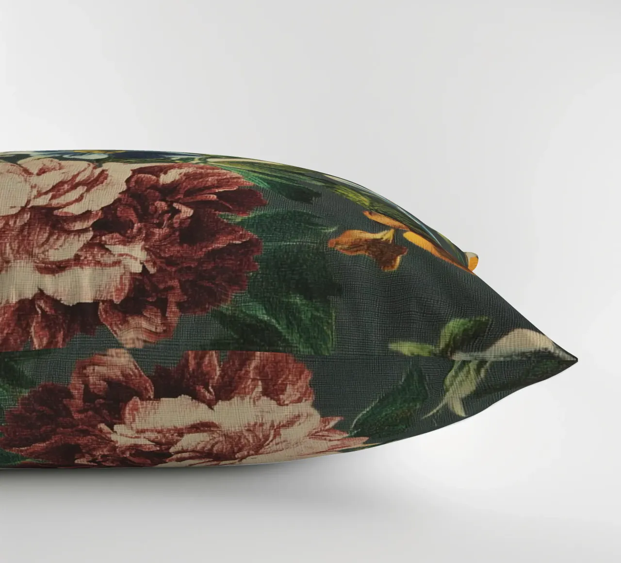 Fiori rinascimentali con uccello cuscino da Carinaprint