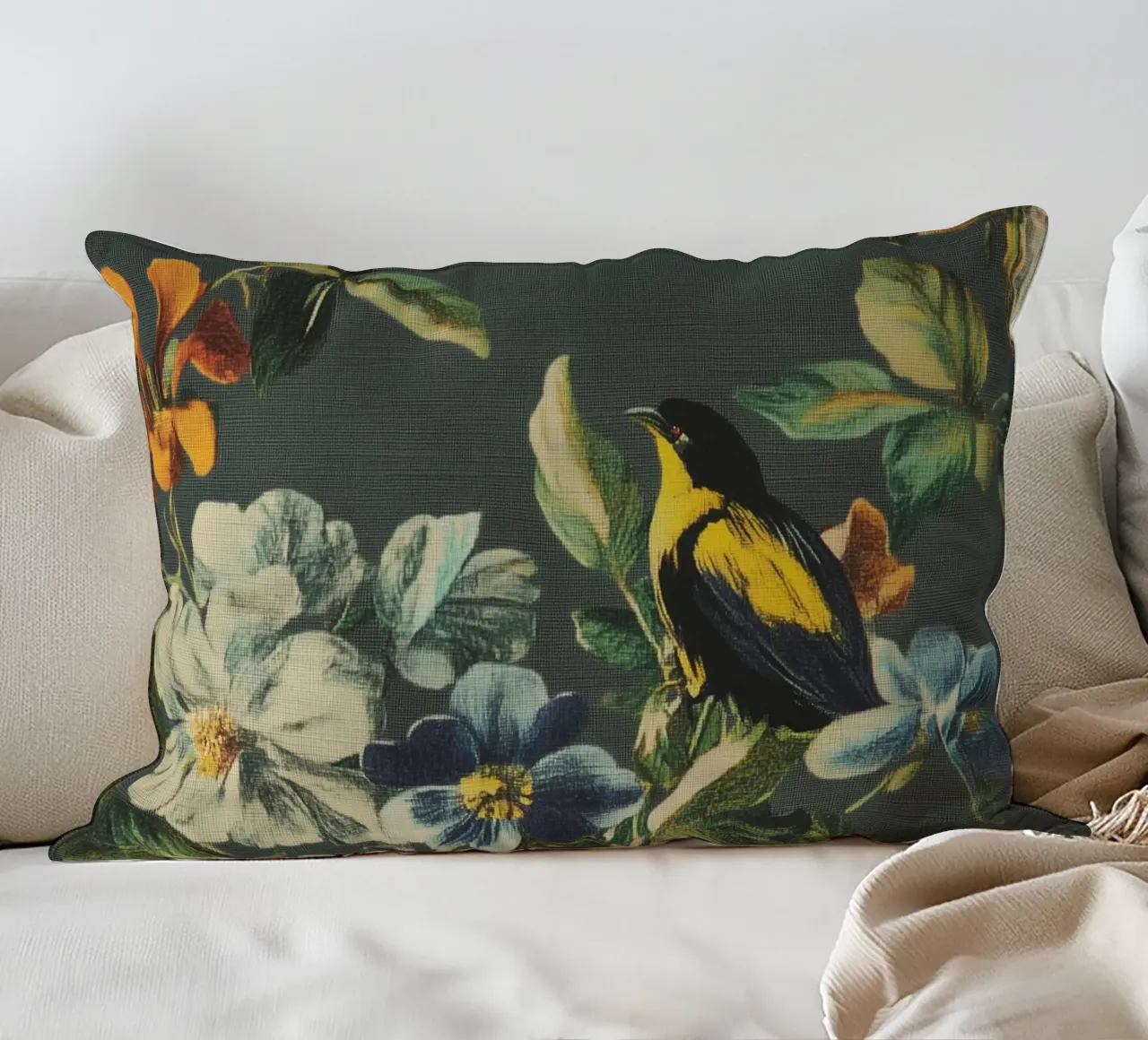 Fiori rinascimentali con uccello cuscino da Carinaprint