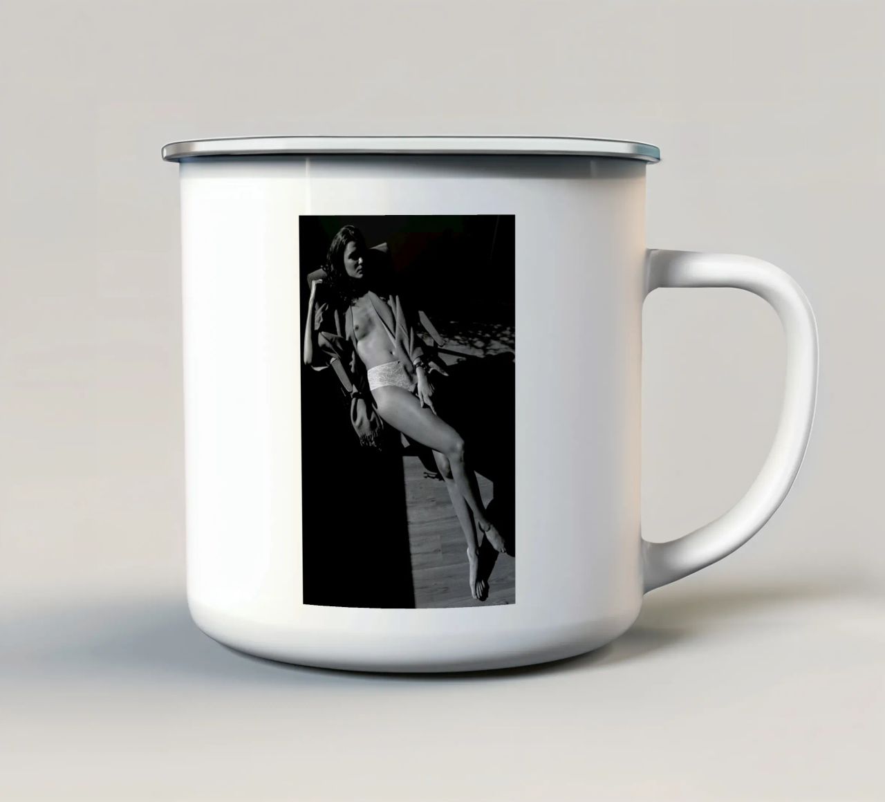 Sfumato tazza in smalto da Matevž Kosterov
