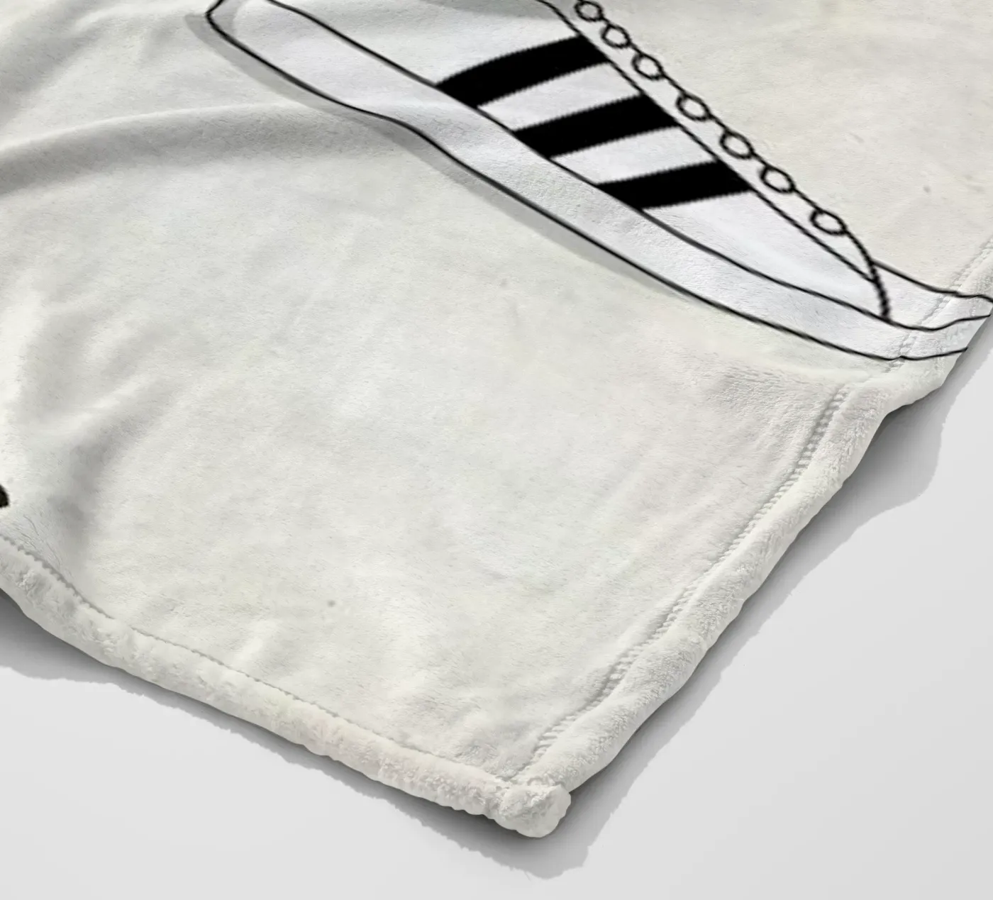 Ensemble Run DMC Fleecedecke von Moxy Creative House