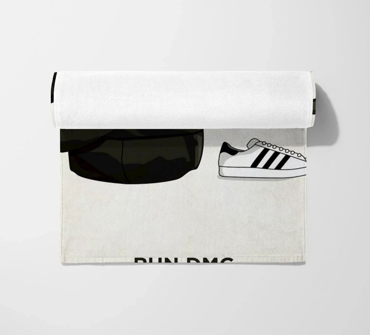 Ensemble Run DMC telo mare da Moxy Creative House