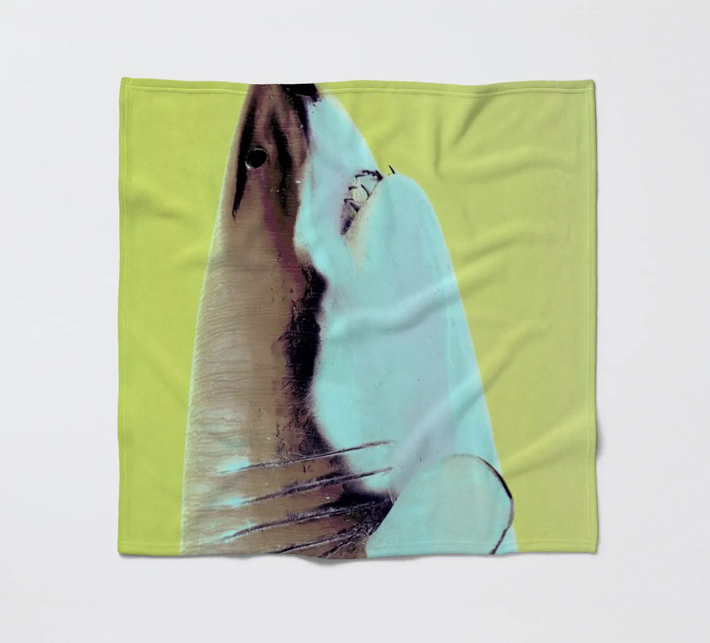 Attack! Yellow Fleecedecke von Ballack Art House