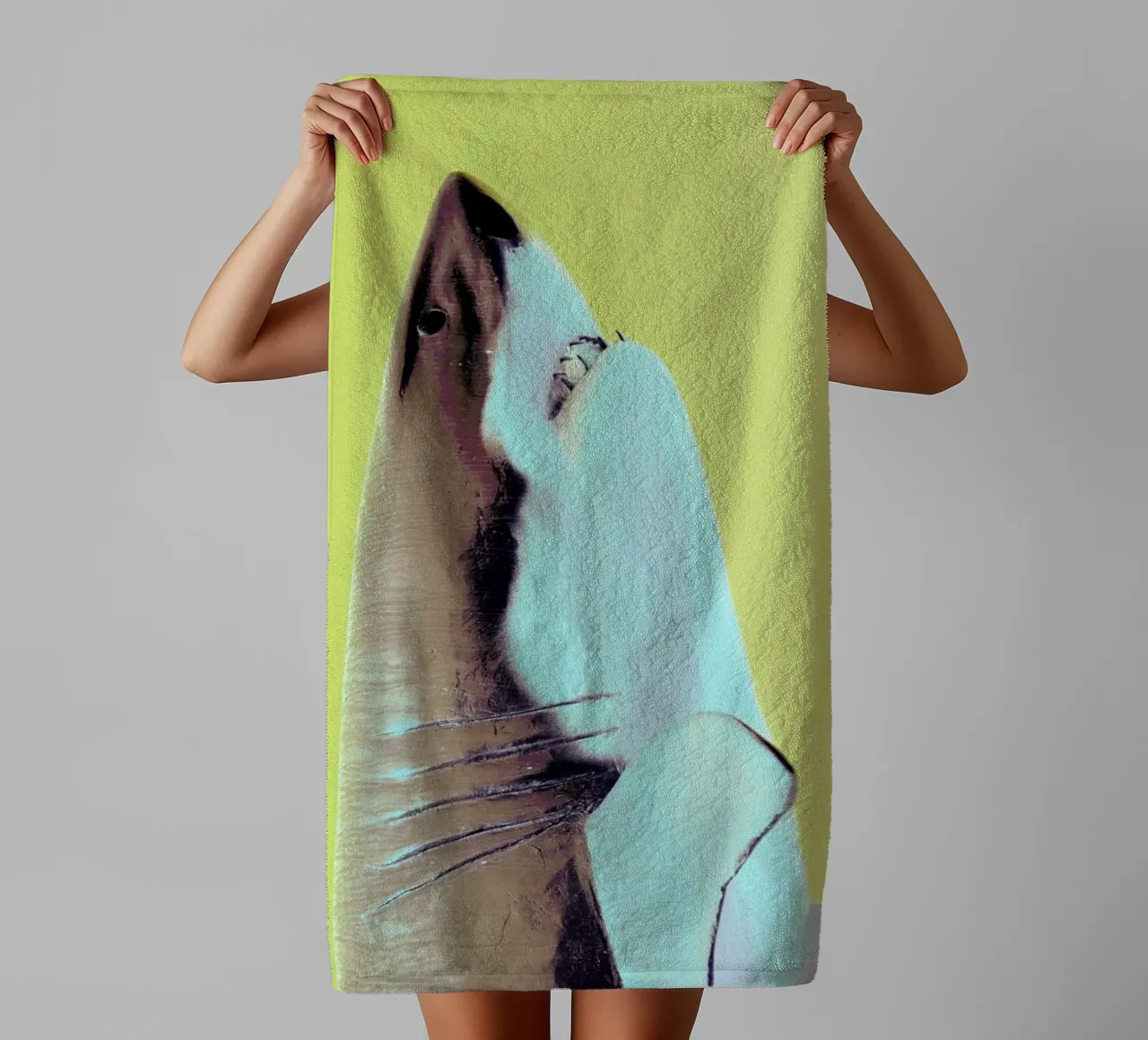 Attack! Yellow badhanddoek van Ballack Art House