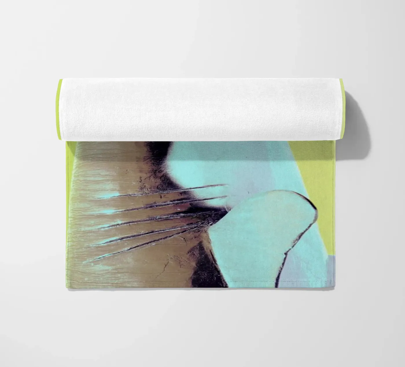Attack! Yellow strandhanddoek van Ballack Art House