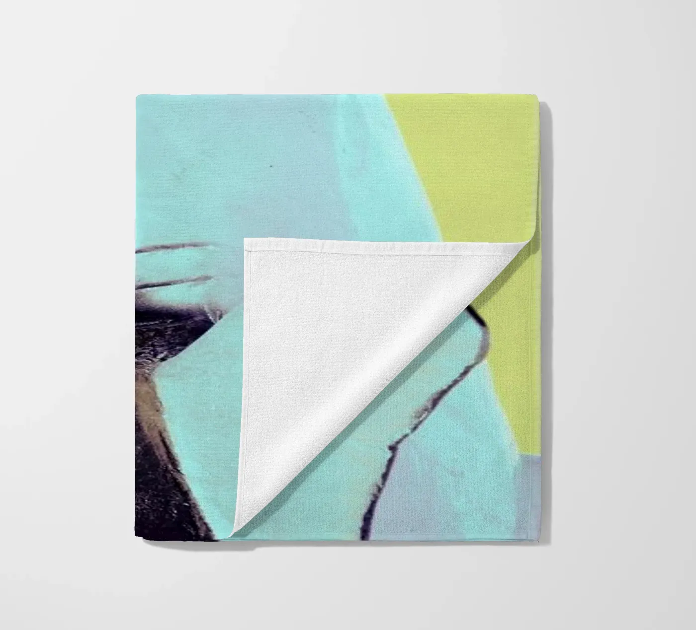 Attack! Yellow Strandtuch von Ballack Art House