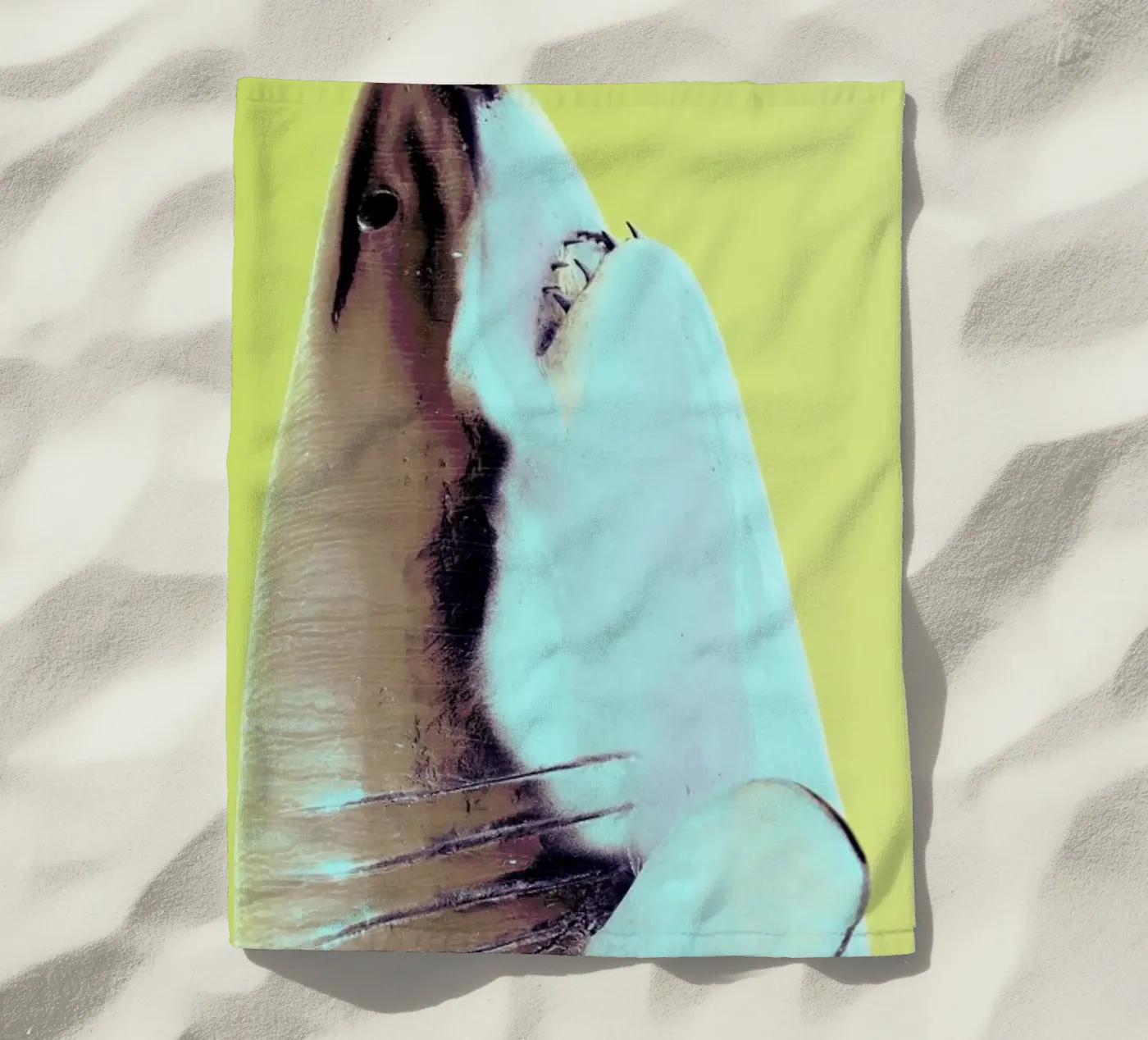 Attack! Yellow strandhanddoek van Ballack Art House