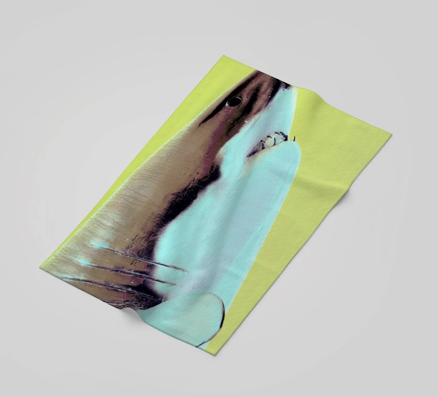 Attack! Yellow strandhanddoek van Ballack Art House
