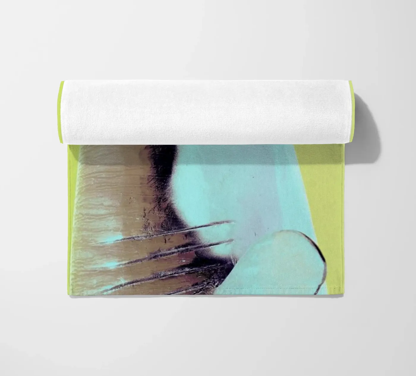 Attack! Yellow strandhanddoek van Ballack Art House