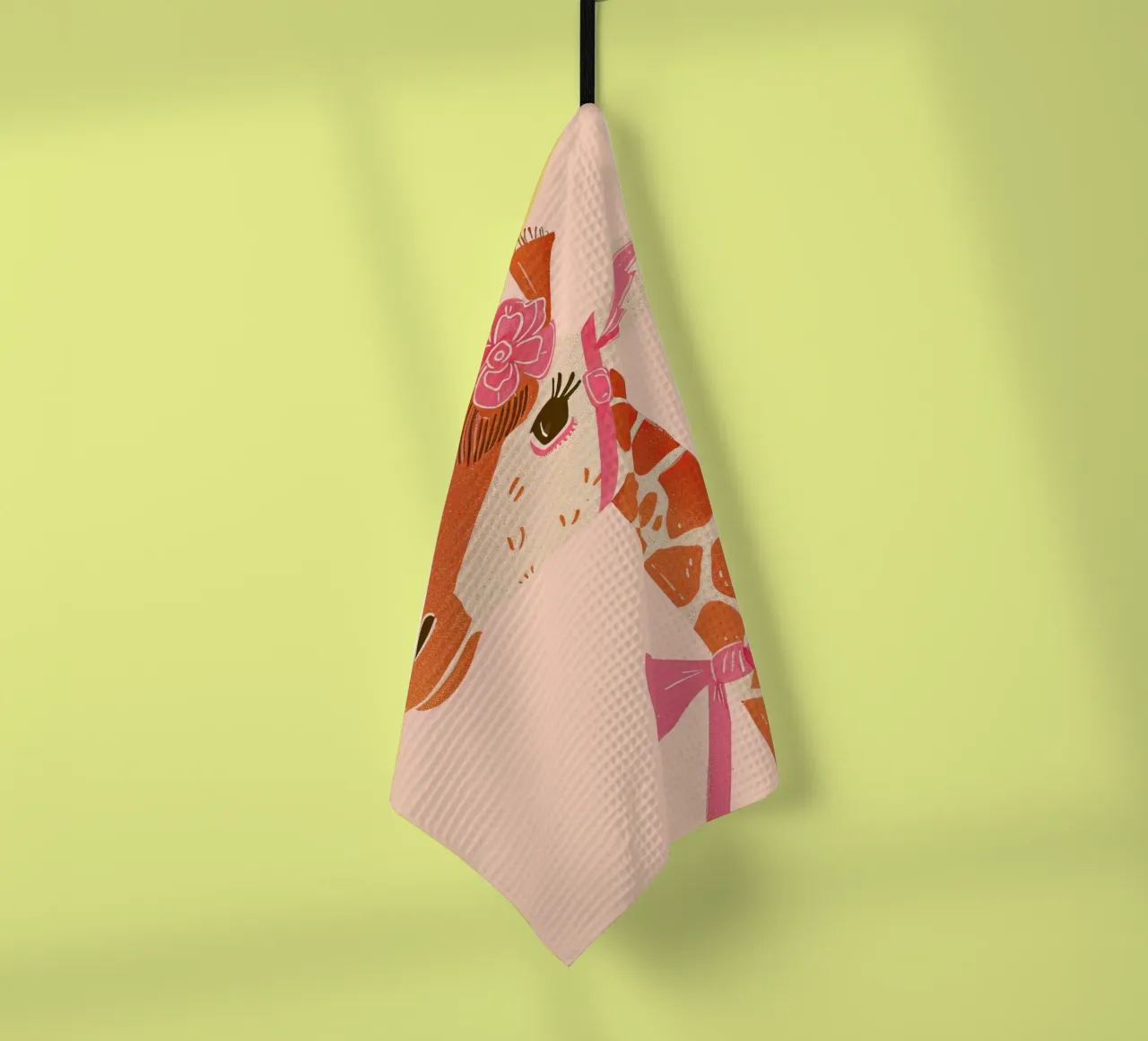 Girafe glamour avec un nœud torchon de DaarbyN