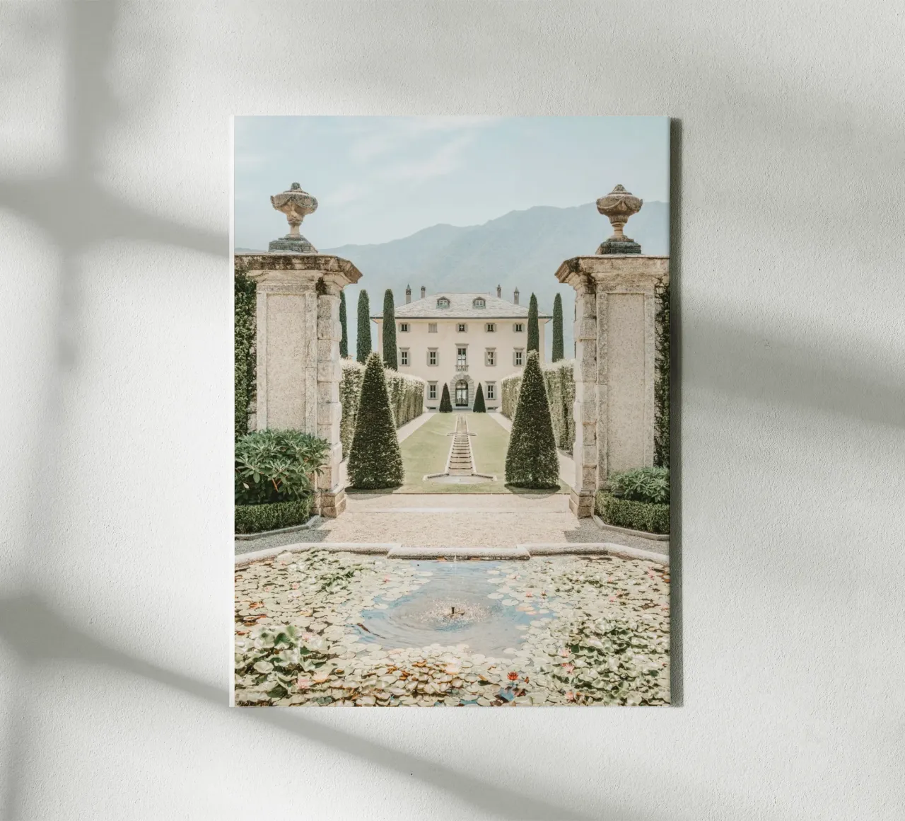 Lake Como Villa, La Dolce Vita, Travel Print tela con Cornice a cassetta da TheTravelClub