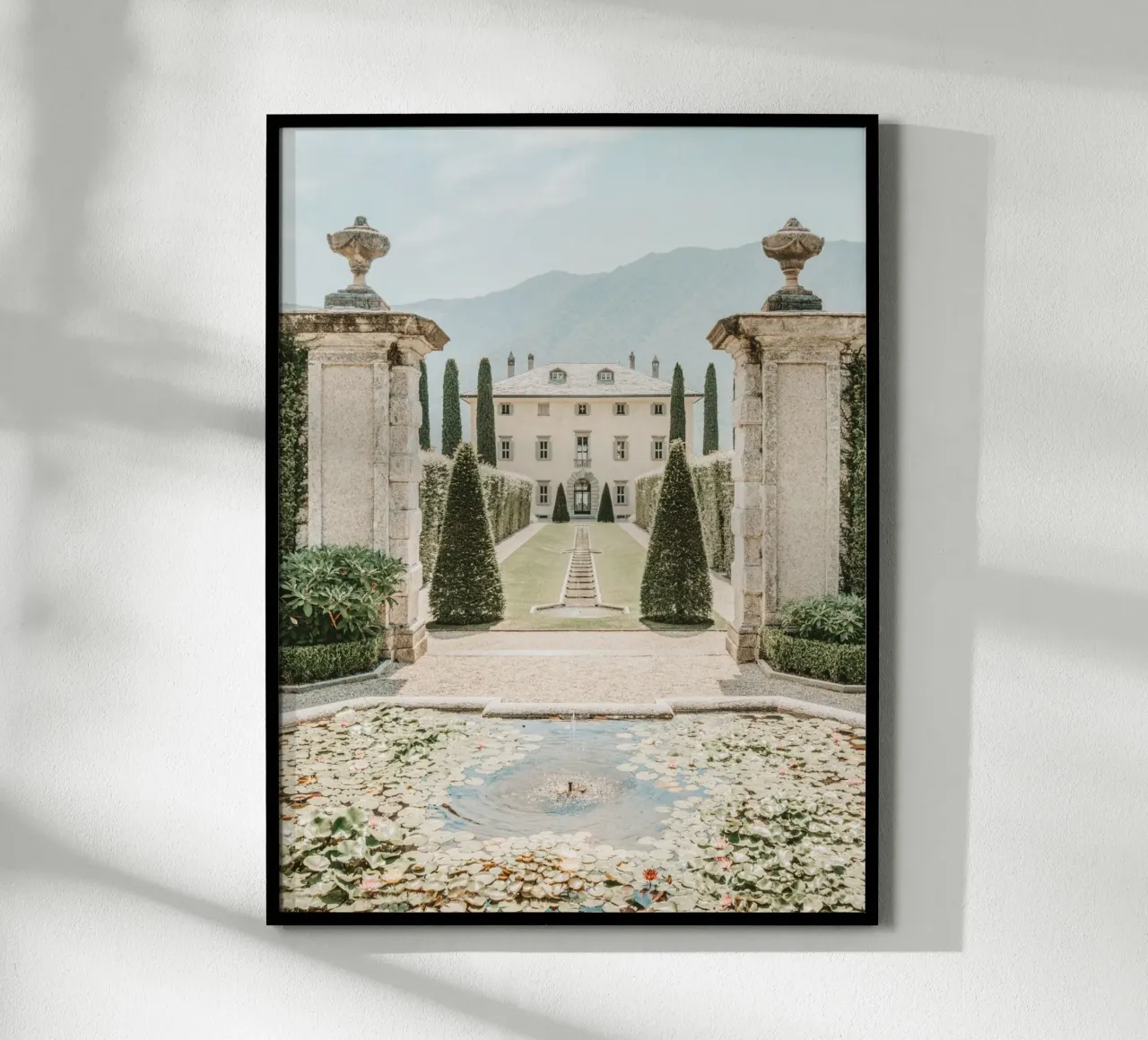 Lake Como Villa, La Dolce Vita, Travel Print poster da TheTravelClub