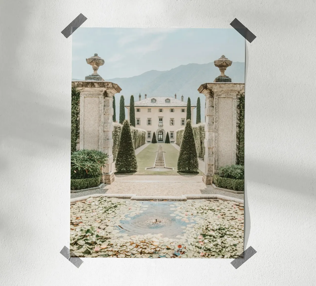 Lake Como Villa, La Dolce Vita, Travel Print poster da TheTravelClub