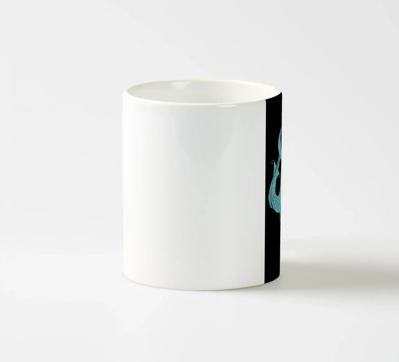 Neptune tazza in ceramica da Matthew Taylor Wilson