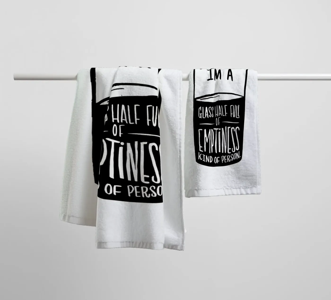 Half Full badhanddoek van Matthew Taylor Wilson