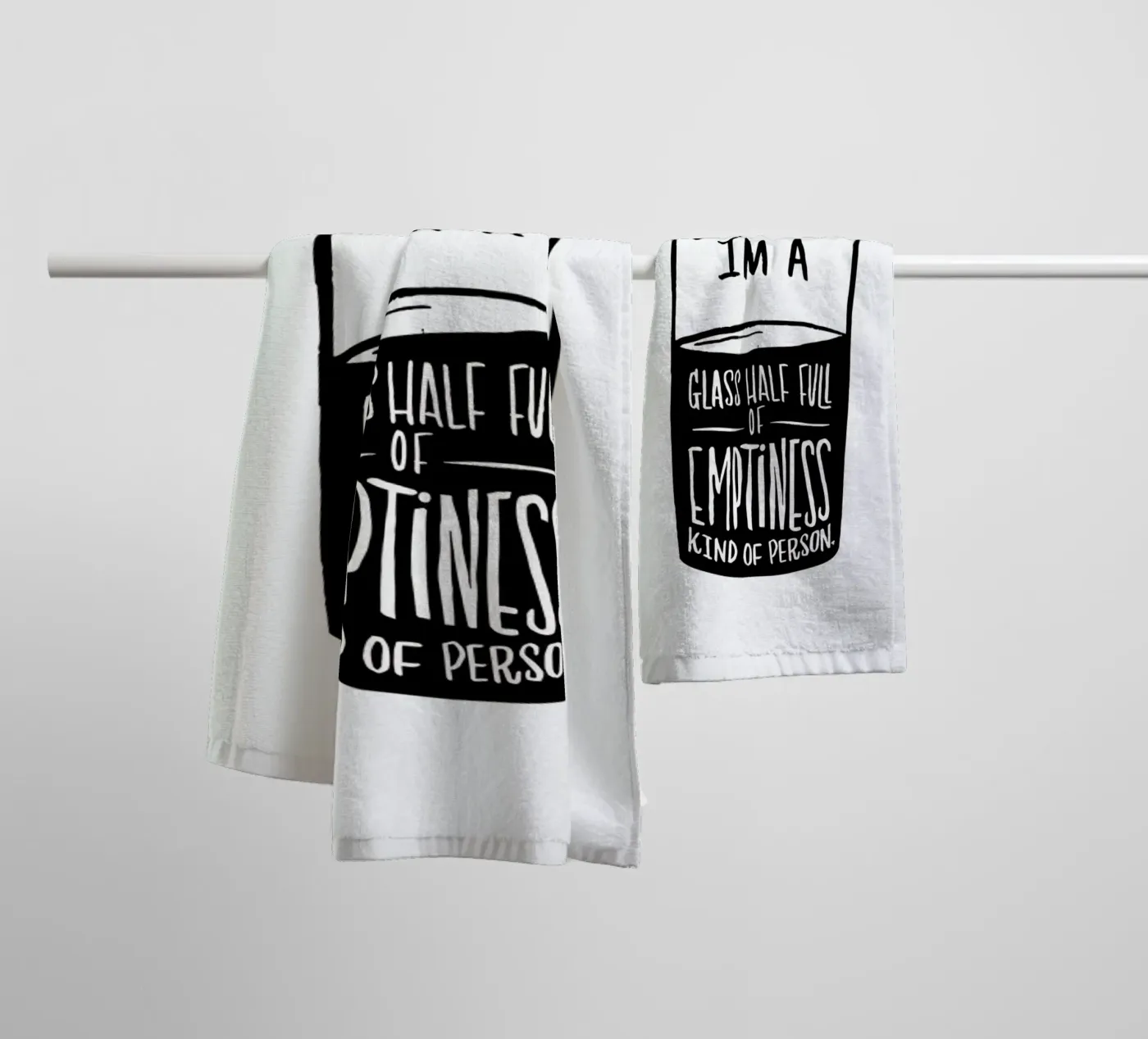 Half Full asciugamano da bagno da Matthew Taylor Wilson
