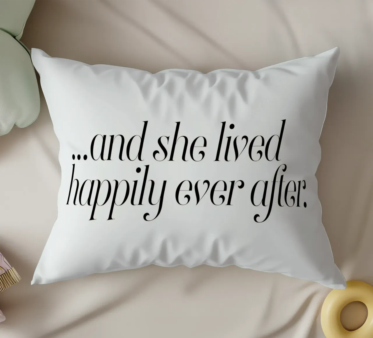 And She Lived Happily cuscino da Honeymoon Hotel