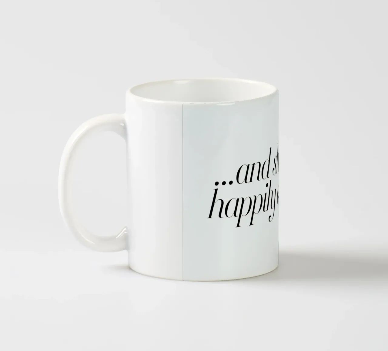 And She Lived Happily tazza in ceramica da Honeymoon Hotel