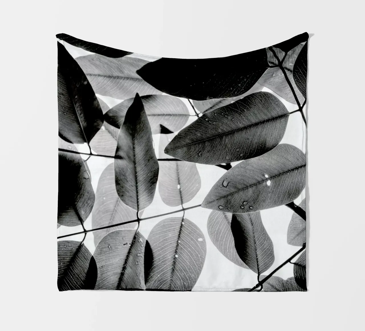 Experiments with Leaves 2 coperta in pile da Tal Paz-Fridman