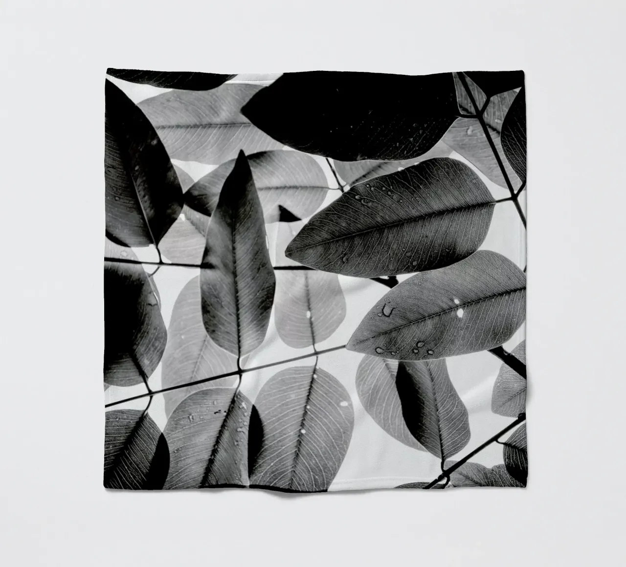 Experiments with Leaves 2 coperta in pile da Tal Paz-Fridman