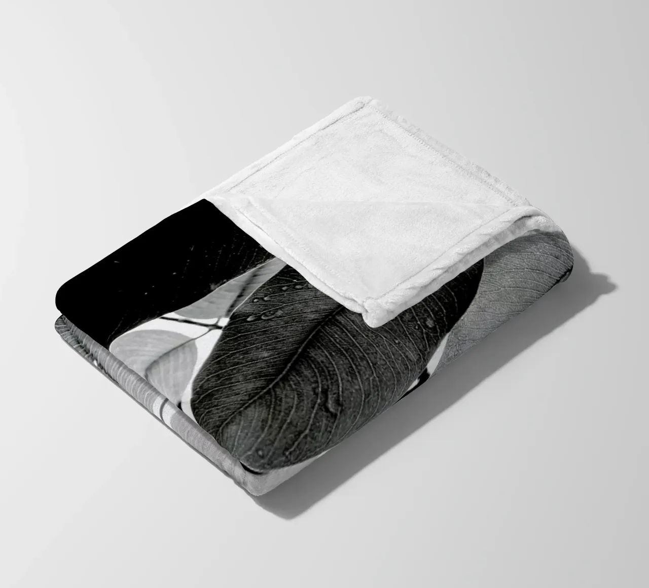 Experiments with Leaves 2 coperta in pile da Tal Paz-Fridman