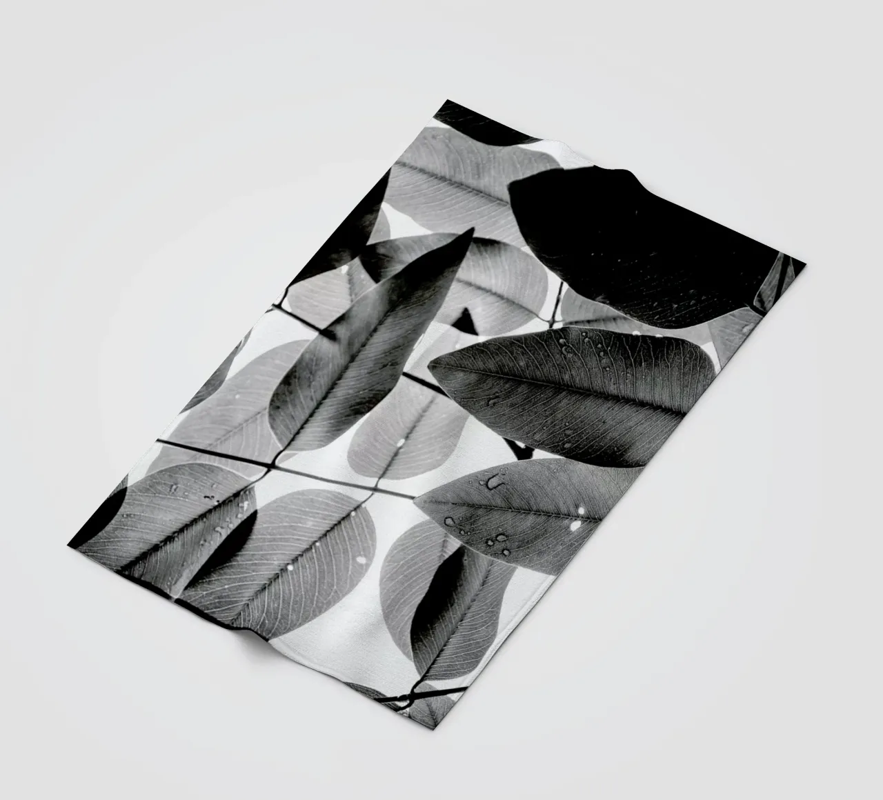 Experiments with Leaves 2 coperta in pile da Tal Paz-Fridman