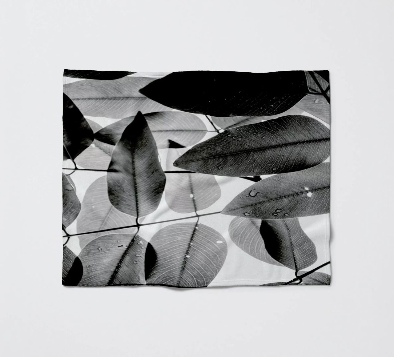 Experiments with Leaves 2 coperta in pile da Tal Paz-Fridman