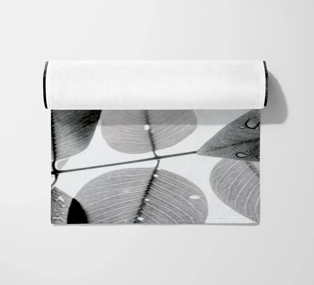Experiments with Leaves 2 strandhanddoek van Tal Paz-Fridman