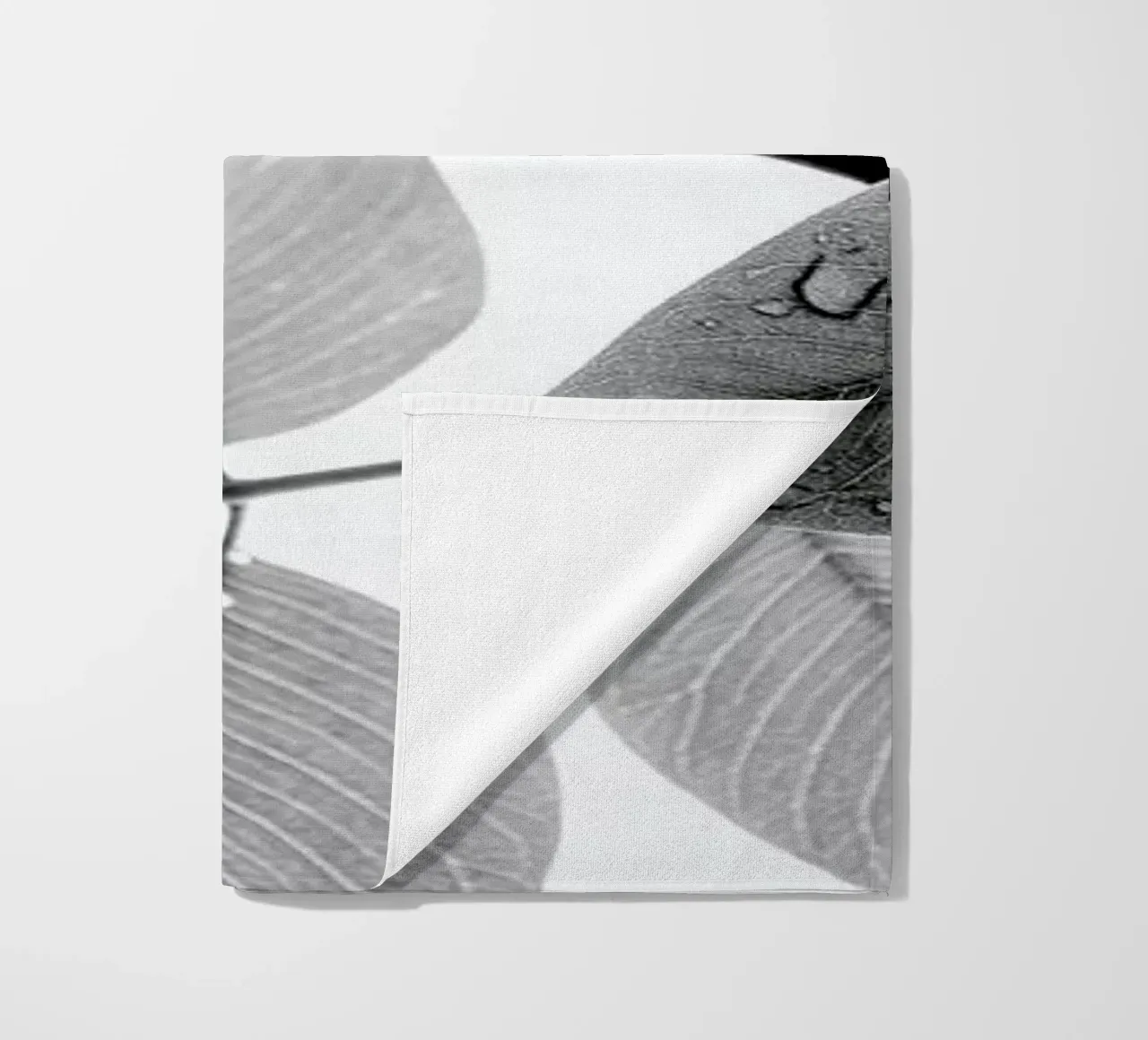 Experiments with Leaves 2 Strandtuch von Tal Paz-Fridman