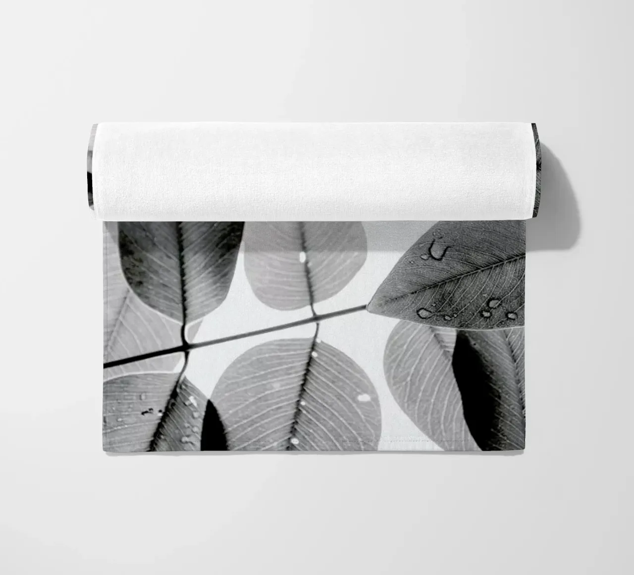 Experiments with Leaves 2 strandhanddoek van Tal Paz-Fridman