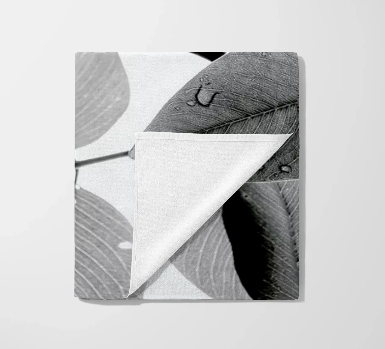 Experiments with Leaves 2 Strandtuch von Tal Paz-Fridman