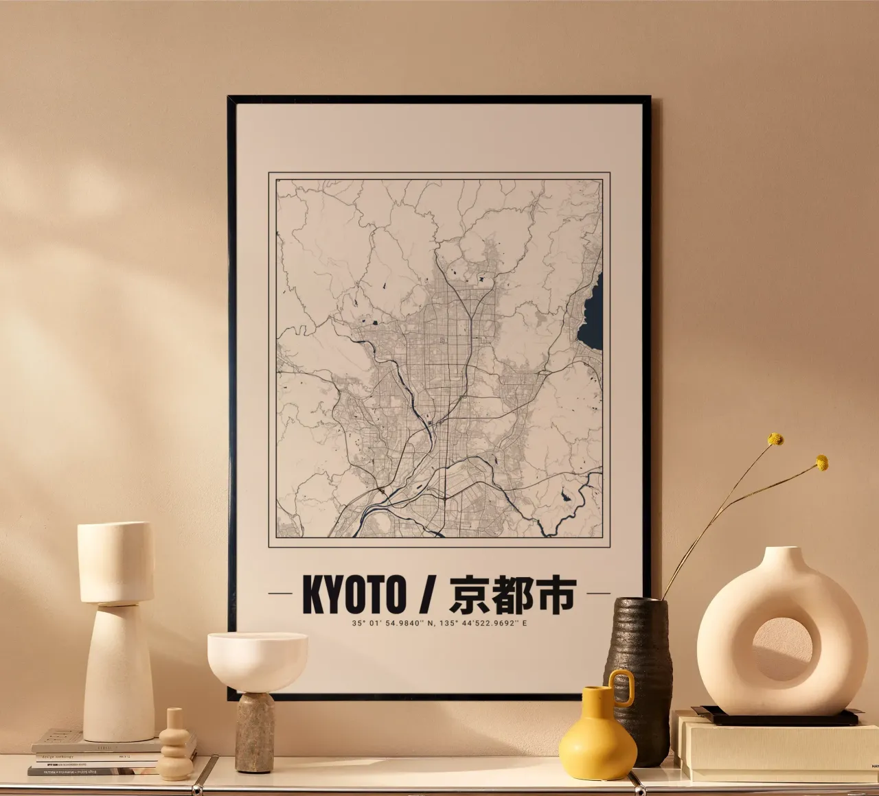 Minimalistische plattegrond van Kyoto - Eigentijds stedelijk ontwerp poster met houten frame van Ben & Clo creations
