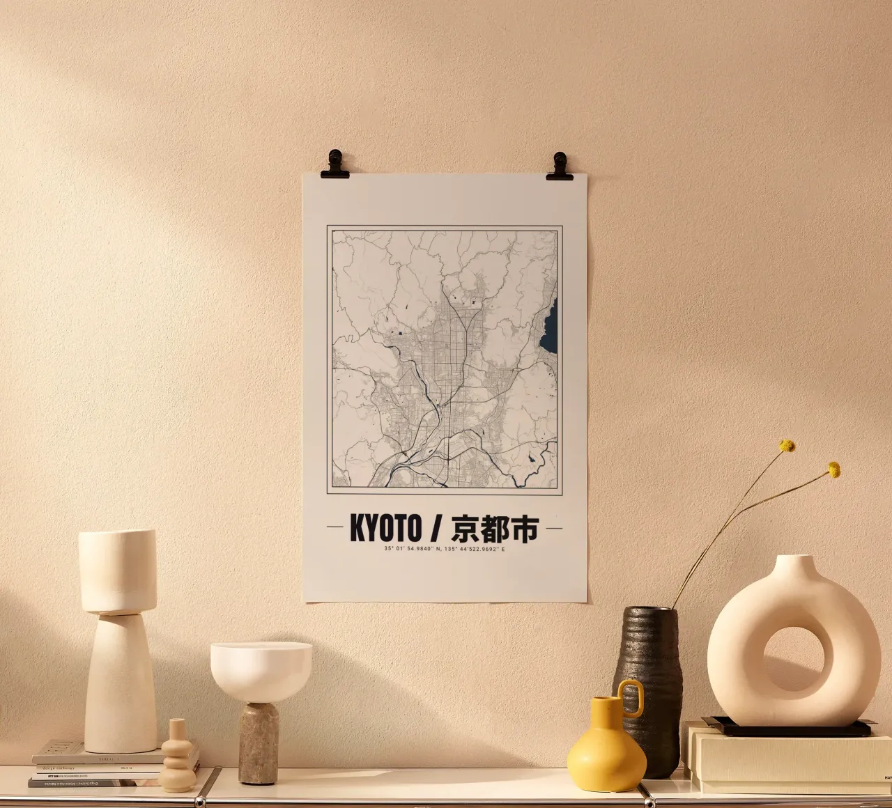 Minimalistische plattegrond van Kyoto - Eigentijds stedelijk ontwerp poster met houten frame van Ben & Clo creations