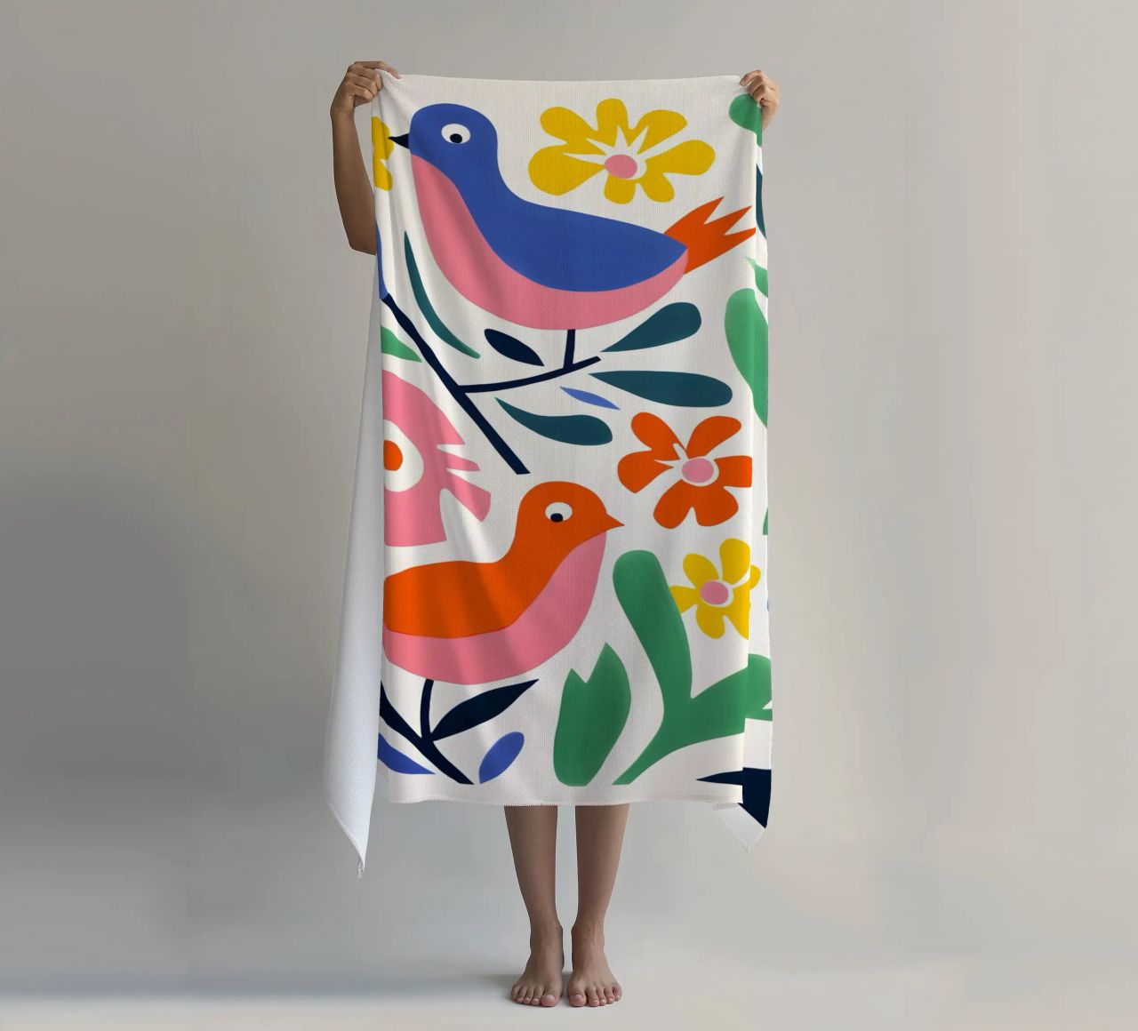 Design di uccelli e fiori telo mare da Whole©