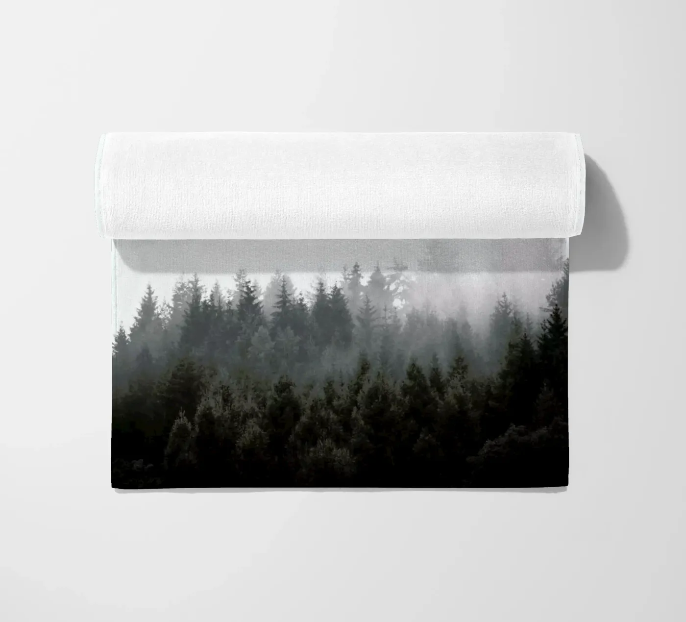 Walk Through The Forest telo mare da Studio Nahili