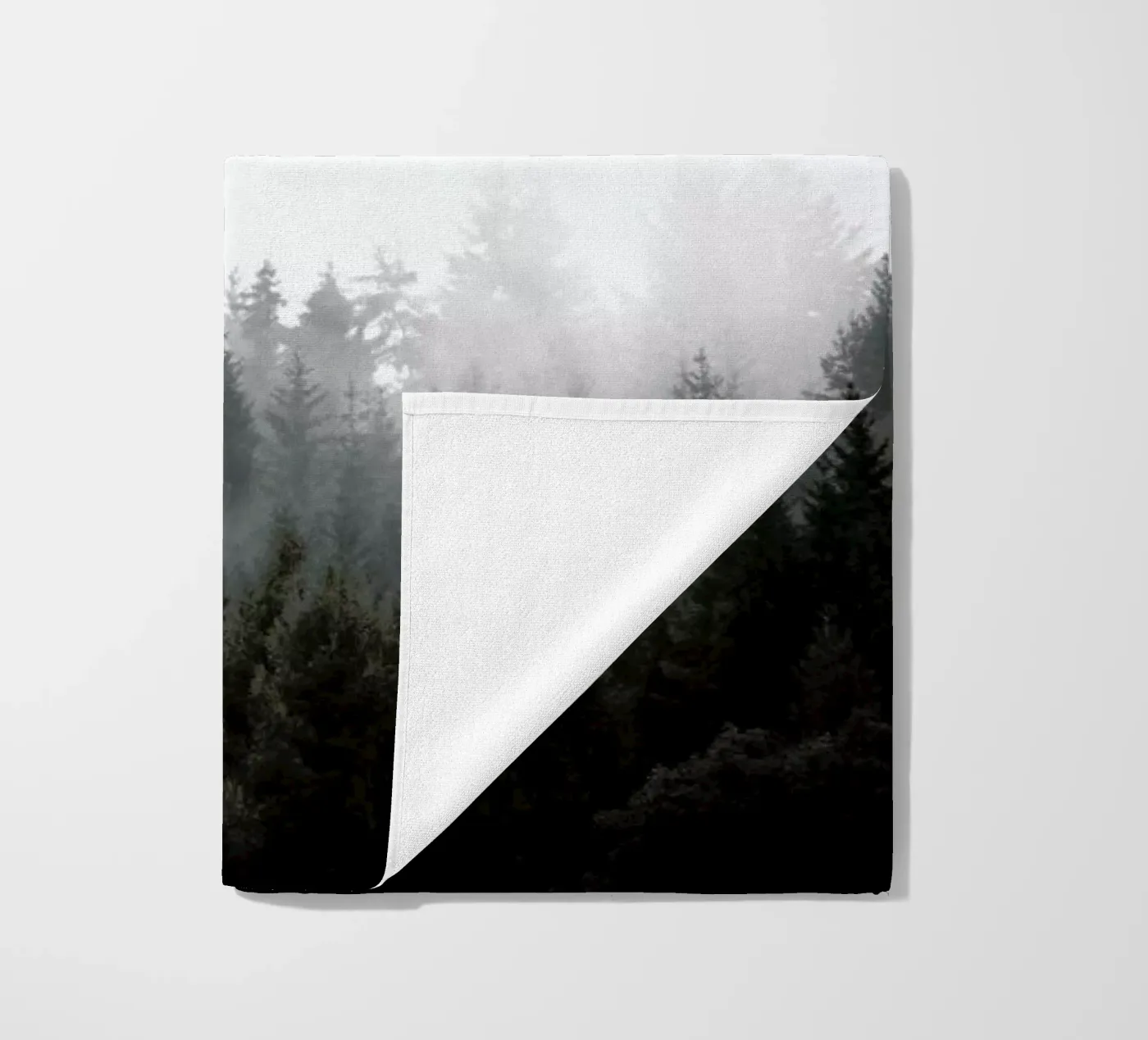 Walk Through The Forest telo mare da Studio Nahili