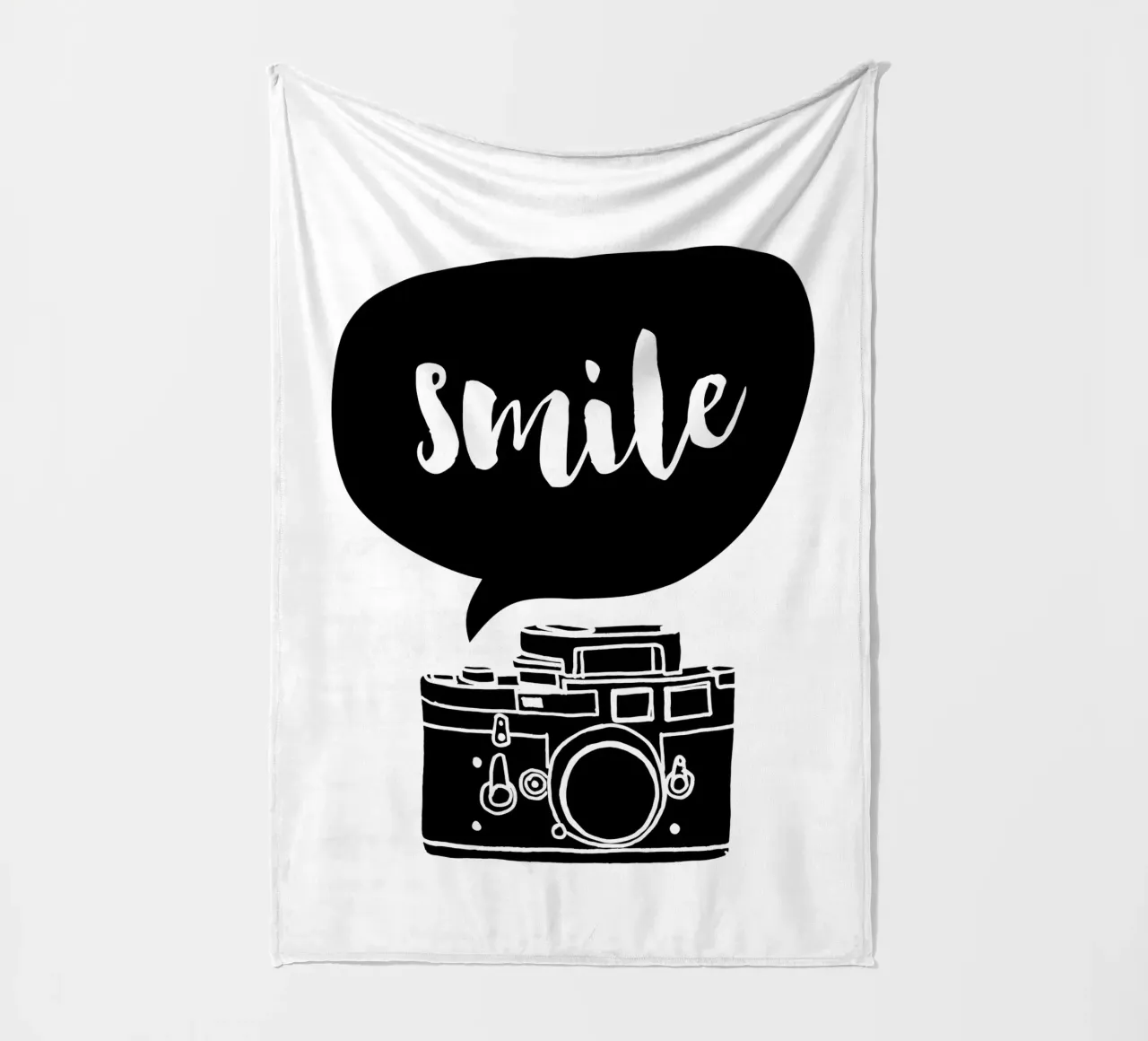 Smile Camera Typografie Design in bianco e nero monocromatico coperta in pile da THE MOTIVATED TYPE