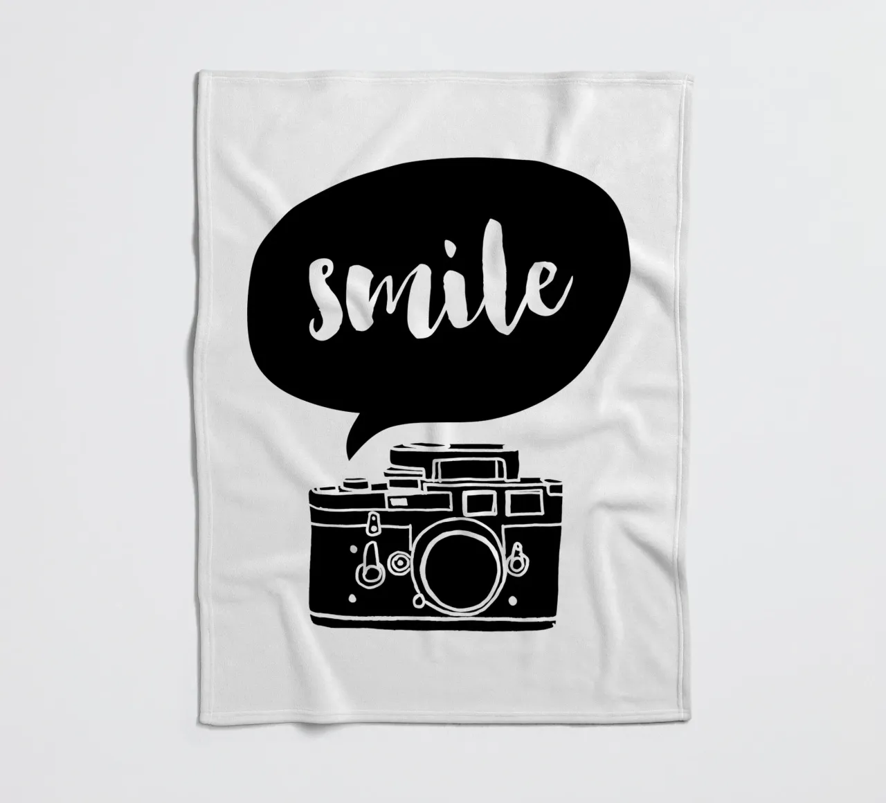 Smile Camera Typografie Design in bianco e nero monocromatico coperta in pile da THE MOTIVATED TYPE