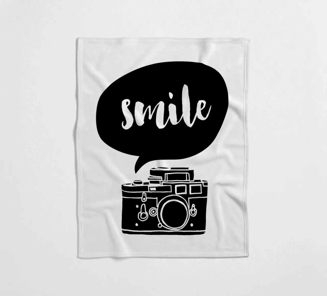 Smile Camera Typografie Design in bianco e nero monocromatico coperta in pile da THE MOTIVATED TYPE