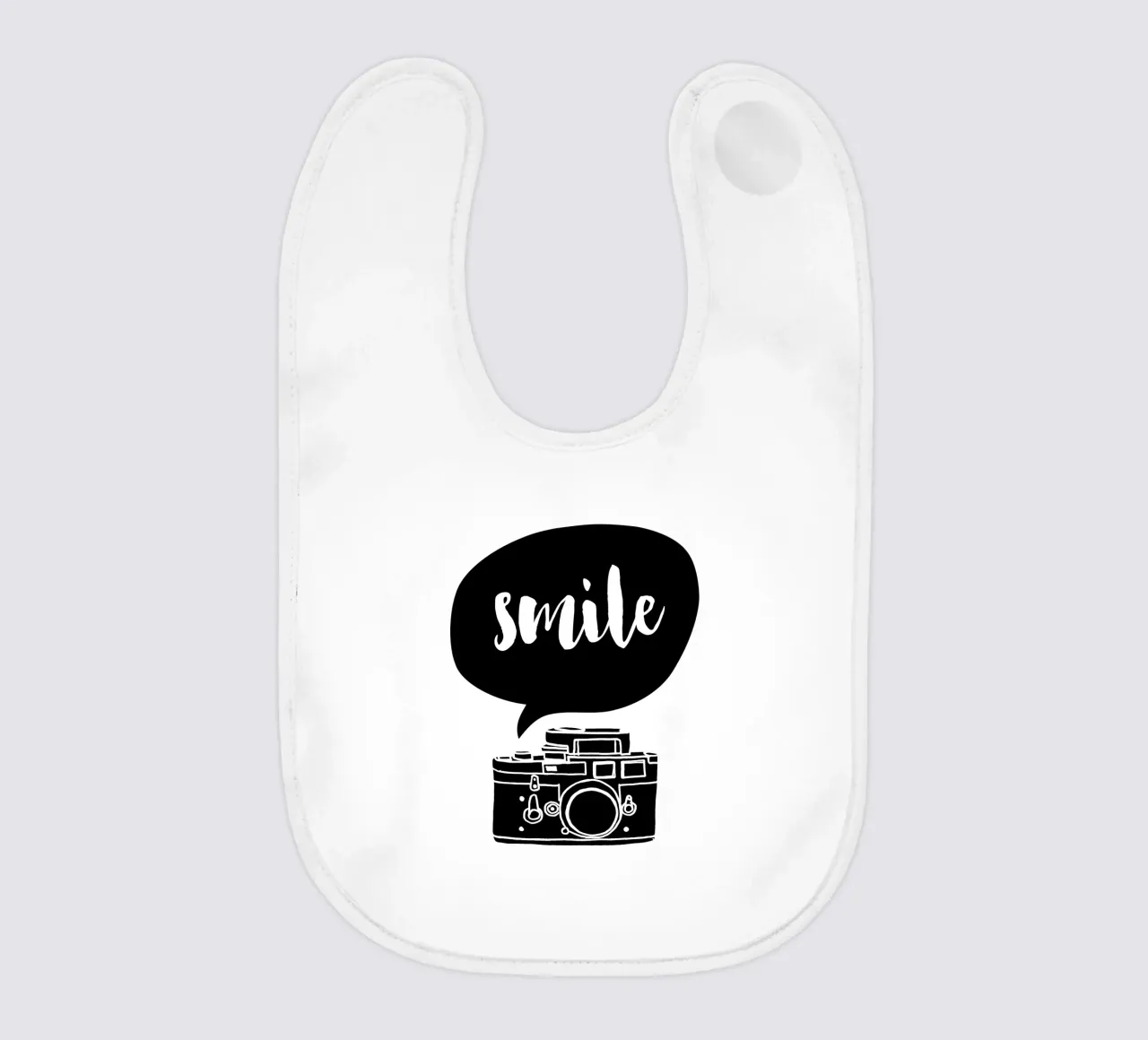 Smile Camera Typografie Design in bianco e nero monocromatico bavaglino da THE MOTIVATED TYPE