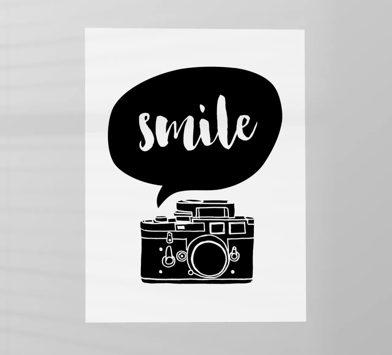 Smile Camera Typografie Design in bianco e nero monocromatico pellicola backlit da THE MOTIVATED TYPE