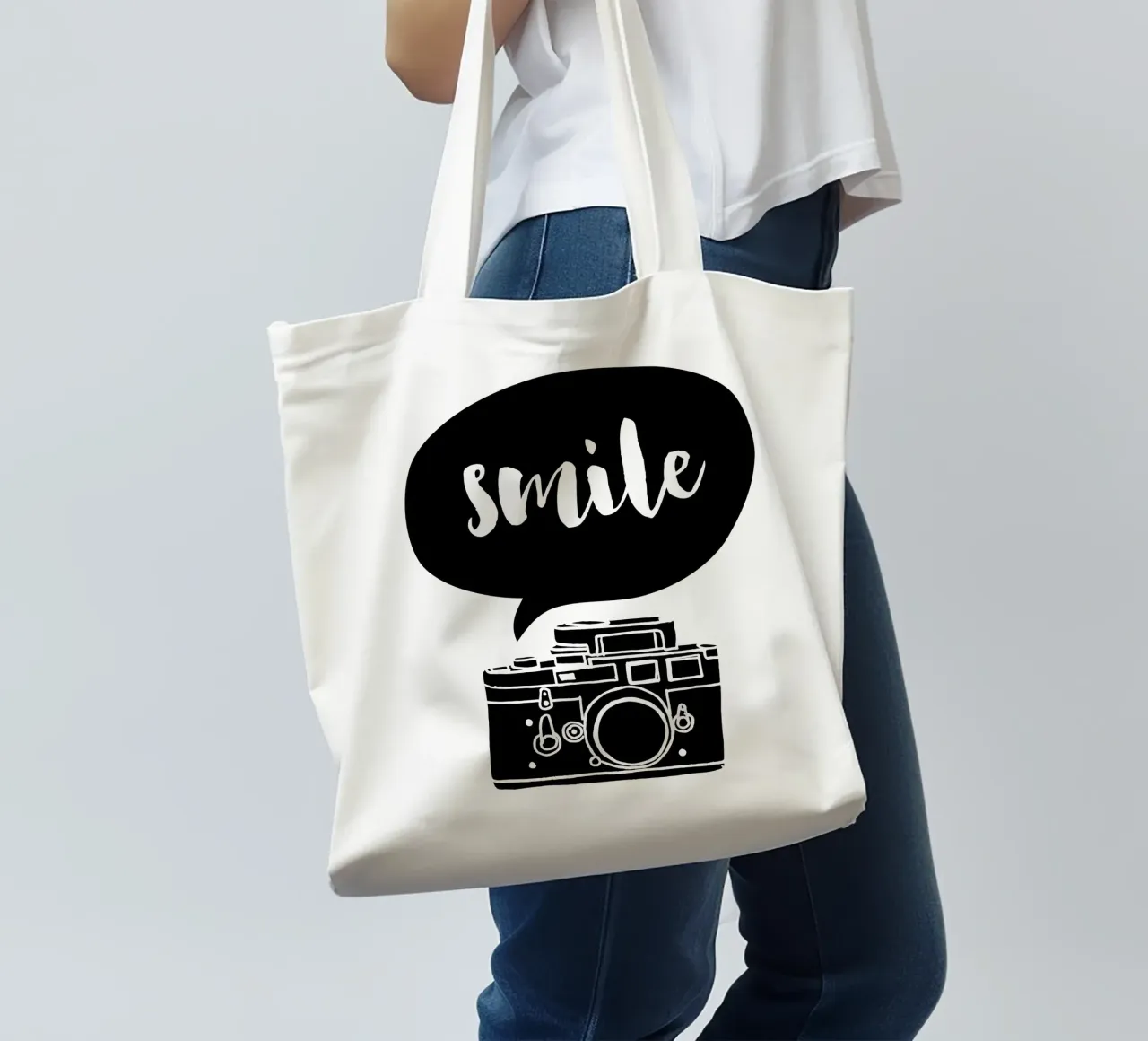 Smile Camera Typografie Design in bianco e nero monocromatico borsa in juta da THE MOTIVATED TYPE