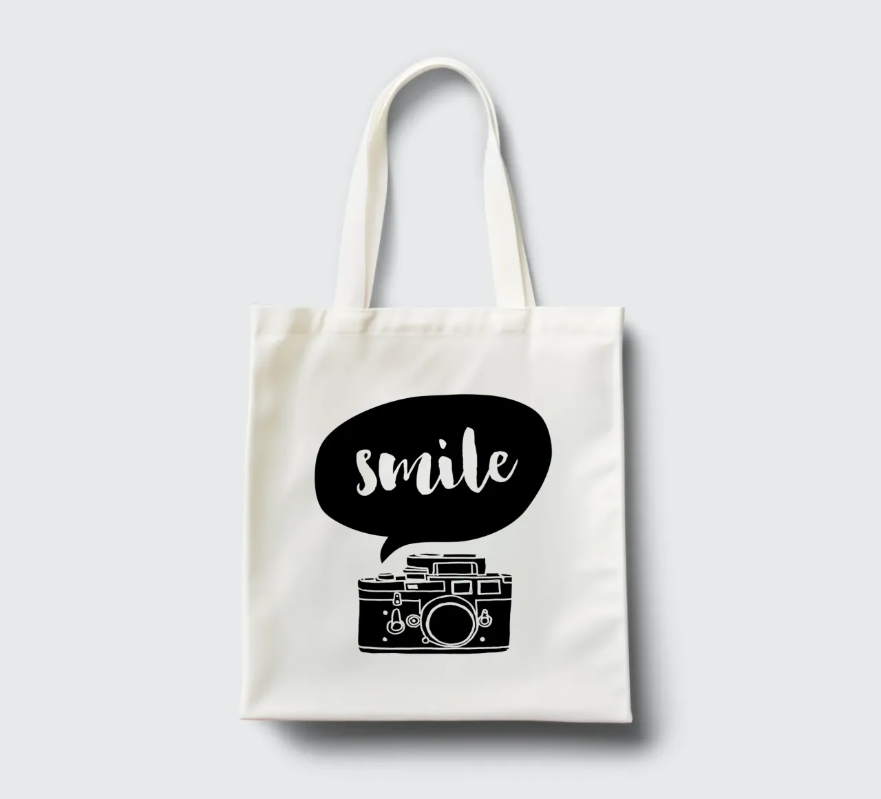 Smile Camera Typografie Design in bianco e nero monocromatico borsa in juta da THE MOTIVATED TYPE