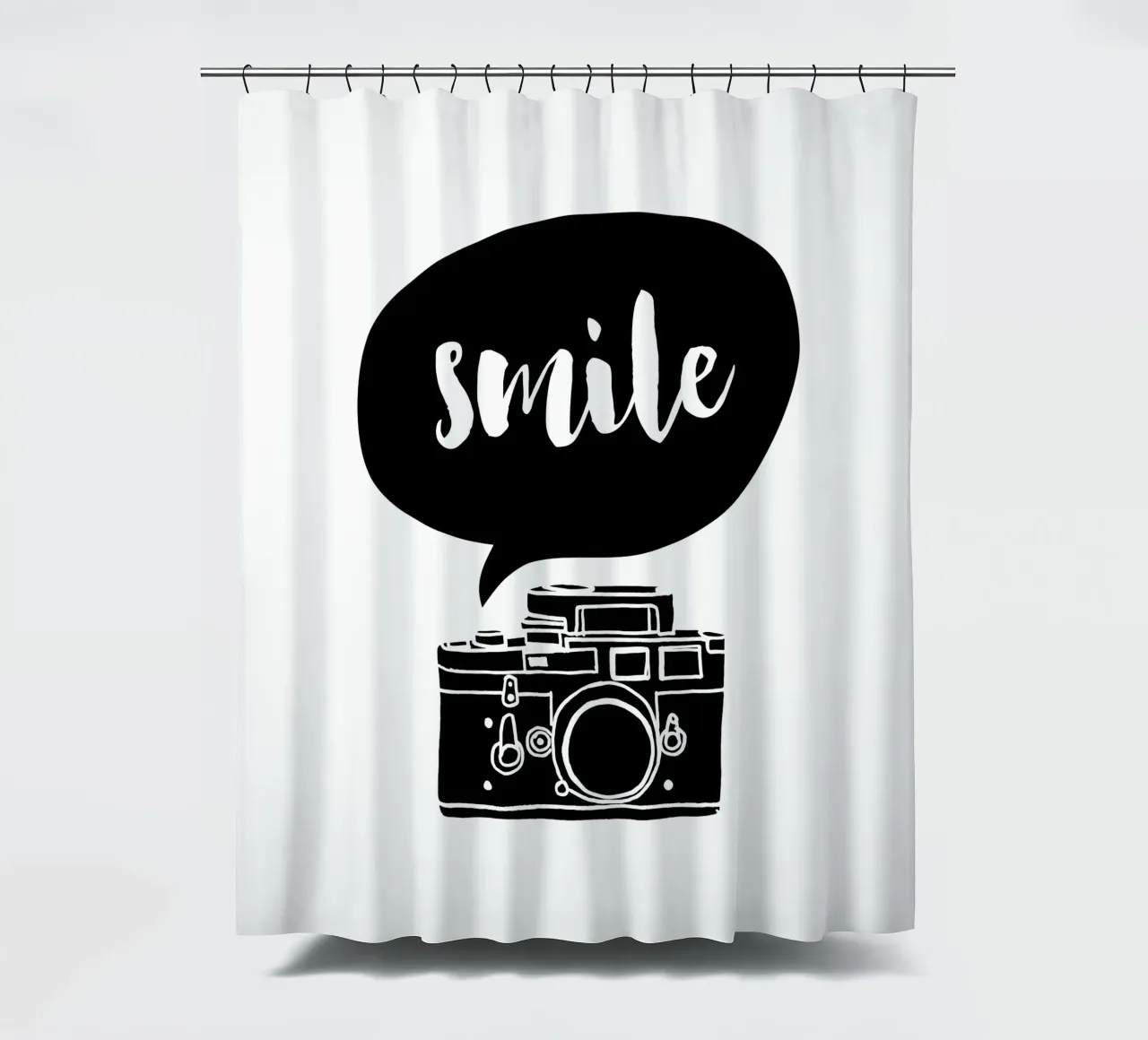 Smile Camera Typografie Design in bianco e nero monocromatico tenda da doccia da THE MOTIVATED TYPE